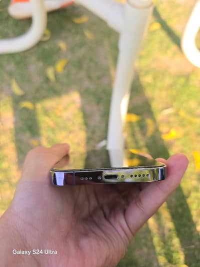 10/10 scratchless all genuine