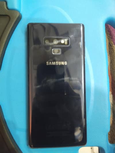 Samsung Galaxy note 9 mint condition. Cpied ,life time patch. 6/128