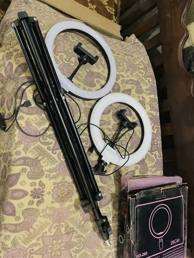 1 stand 2 lights Bilkul new hai 1 week used