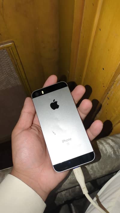 10/9 iphone SE like 5 non pta 32 gb all ok finger  is ok
