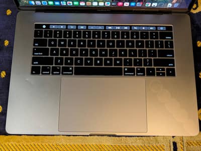 Macbook Pro 2017 - Touchbar Variant! | 15.4" Retina Display - 16/512GB