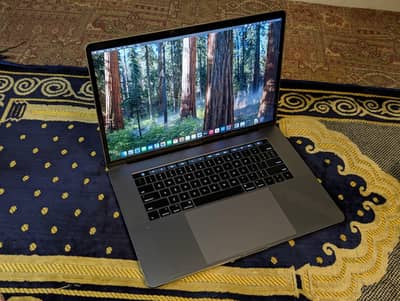 Macbook Pro 2017 - Touchbar Variant! | 15.4" Retina Display - 16/512GB