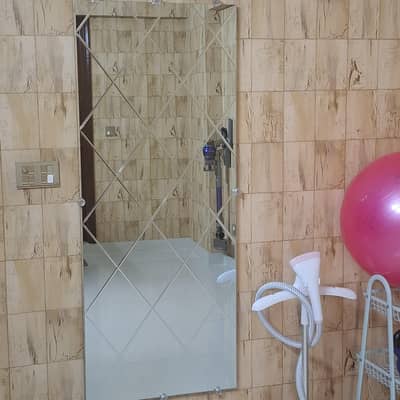 fancy lining mirror 5x2ft size in an excellent condition.