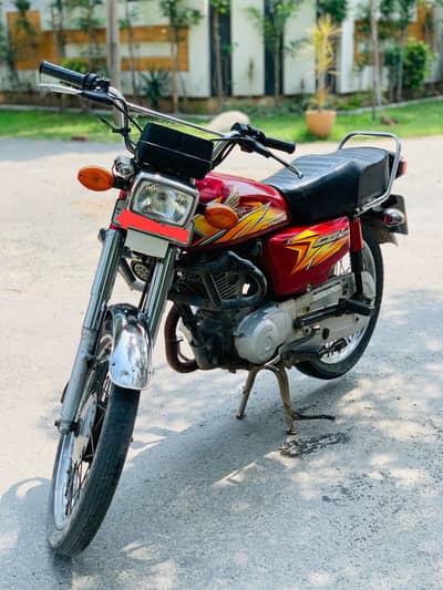Honda CG 125 Red Color