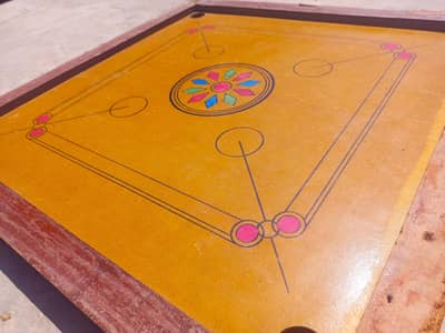 Carrom board