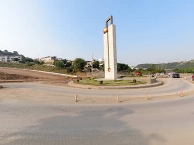 Near Main Link Road South Face Solid Plot