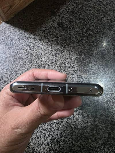 one plus 11 ram 16/ 512 memory non pta box. charger available