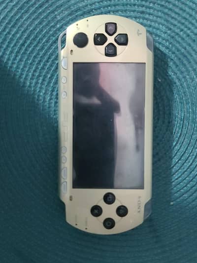 PSP 1000 (24gb jailbreak can add 30+ games)