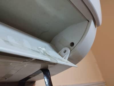 Ac ki service feeting reparing hum karty hain