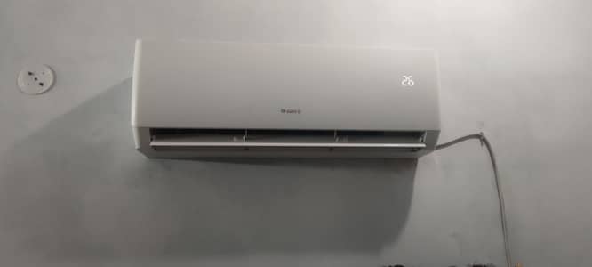 Gree 1.0 Ton Inverter AC (Heat & Cool) – 100% Genuine Condition