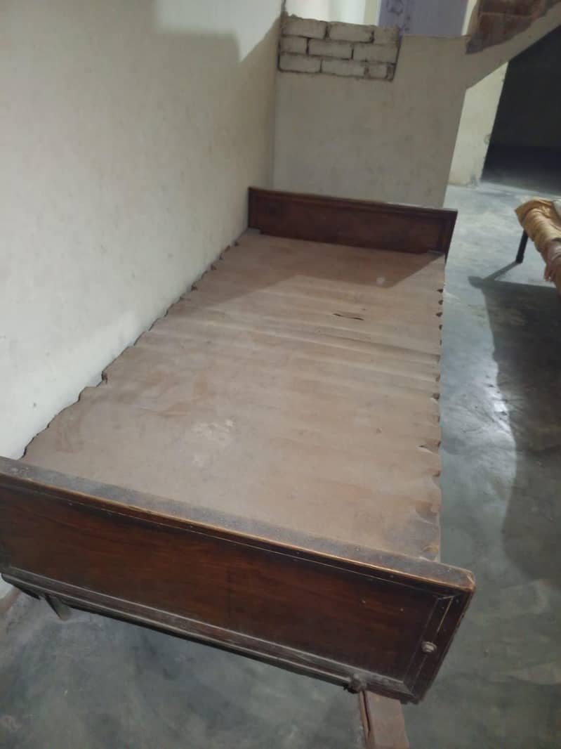 Old single bed 0