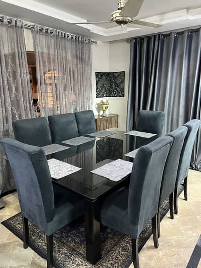 Dining Table 8 chairs 2 month used