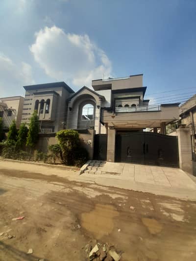1 kanal double story coner furnished house for rent