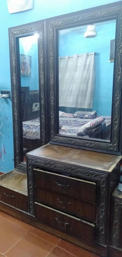 dressing table and showcase (divider)