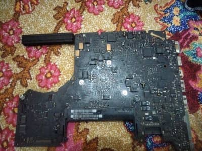 mackbook motherboard (Logic Board) -For parts or repair[Good Condition