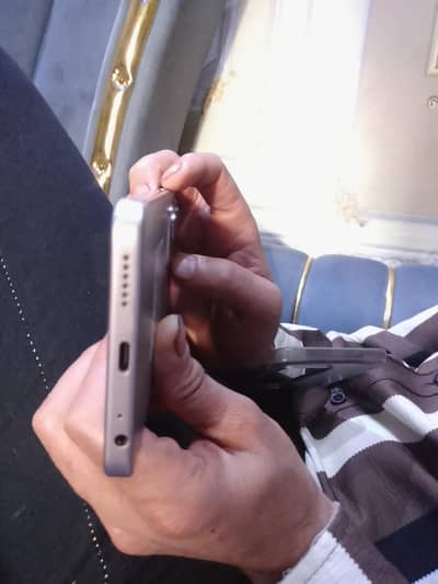 itel city 100 6+6/128gb/with box and charger