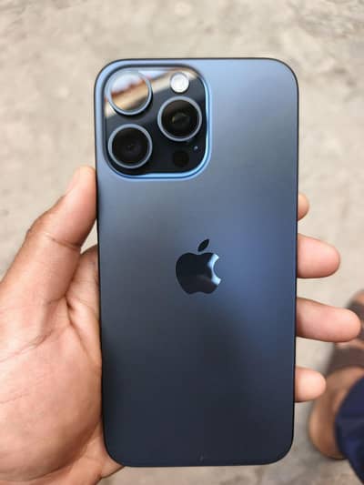 15 PRO MAX SIM LOCK WITH Full charger original