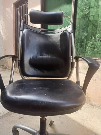 heavy stand, unbreakable,up down pum is working,