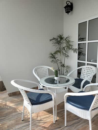 outdoor chairs with table