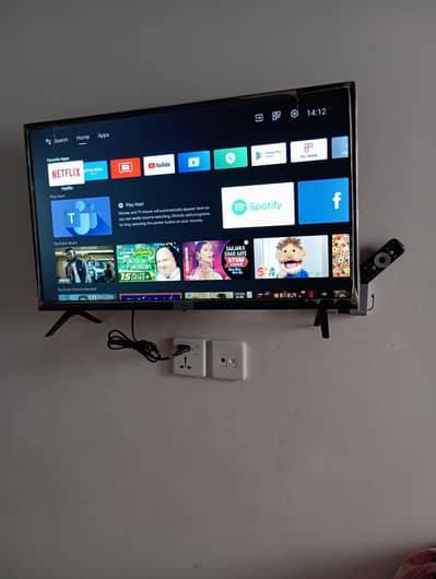 TCl 32 inches Smart LED TV