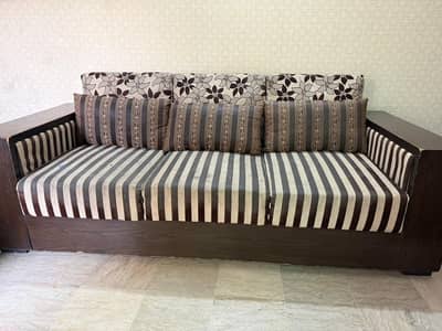 6 Seater Sofa In Good Condition