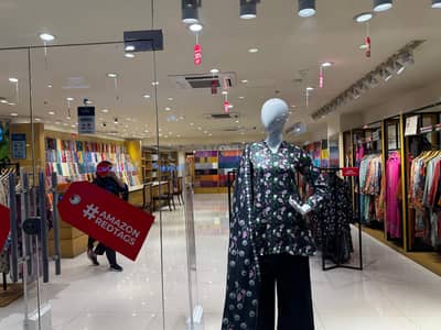 Investor Rate shop at prime location available for sale