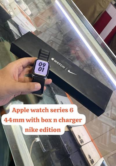 Apple watch Series6 44Mm with Box+ Charger 86% BH Nike edition