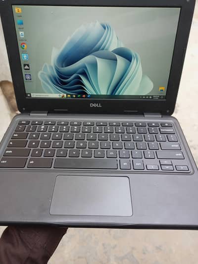 laptop Dell 8th gen, touch screen, 4GB DDR4 RAM, 100GB SSD, 8 hr batry