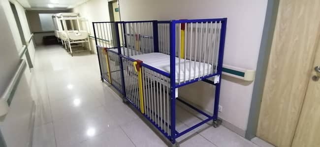 Baby Cot / Crib for Sale – Metal Frame, Excellent Condition