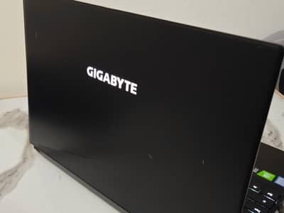 GIGABYTE AERO 15-X9 GAMING LAPTOP
