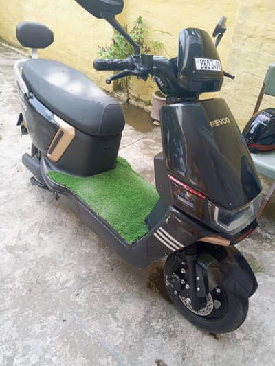 scooty REVOO A12 .