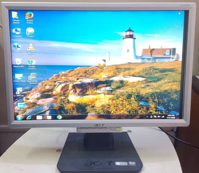 Acer 19 inch wide lcd with box for sell