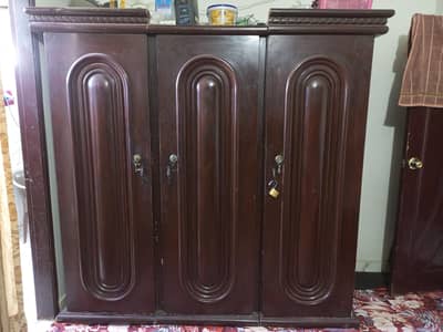 3 door Almari