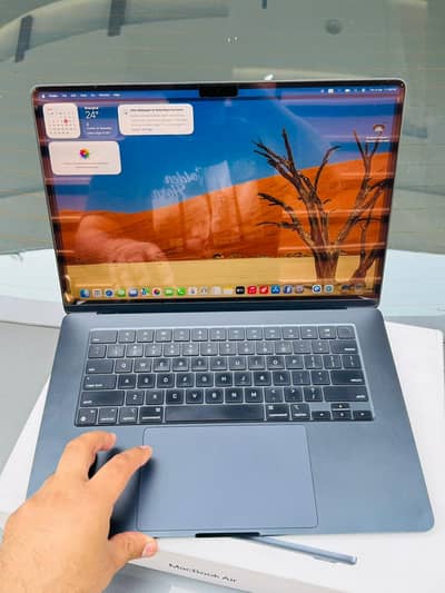 MACBOOK AIR M2 CHIP FOR SALE WITH BOX