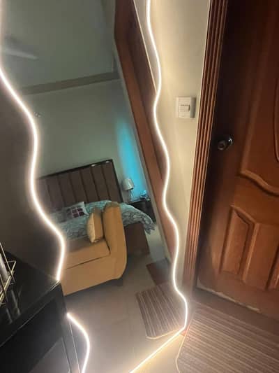 Standing Saree Mirror