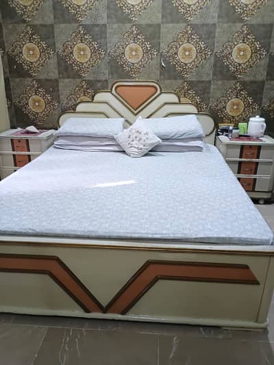 Deco paint bed look like new