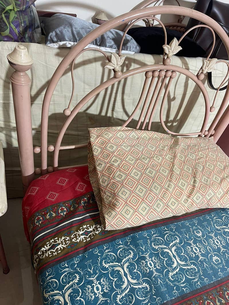 good condition single bed 1