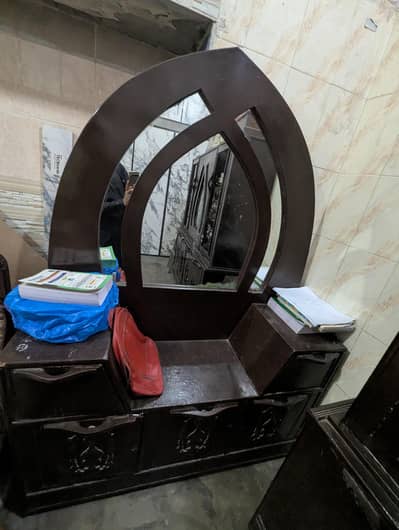 showcase and Dressing