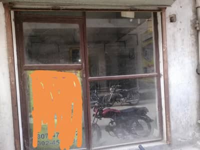 فریم دروازہ 6 فٹ سے لمبای زیادہ ہے چھوڑا 6 فٹ قمیت 10000