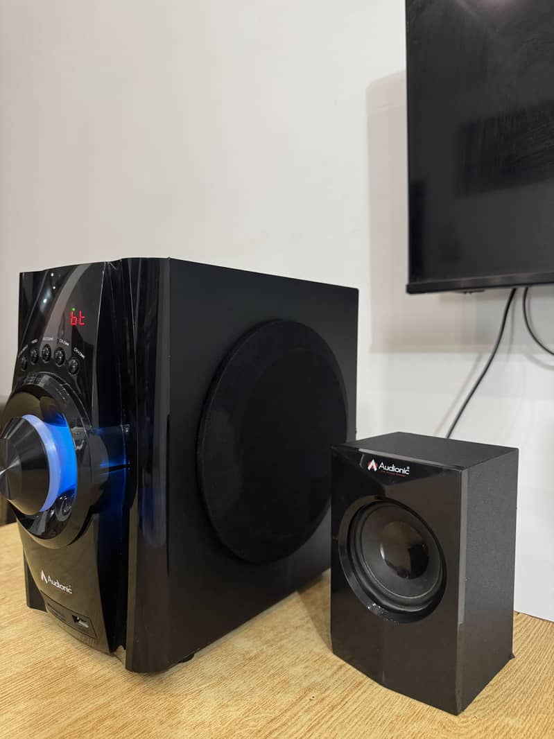 Audionic (MEGA 40) 1