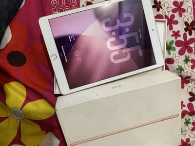 Apple iPad 8th Generation WiFi 32GB Rose Gold - 10/10 Condition