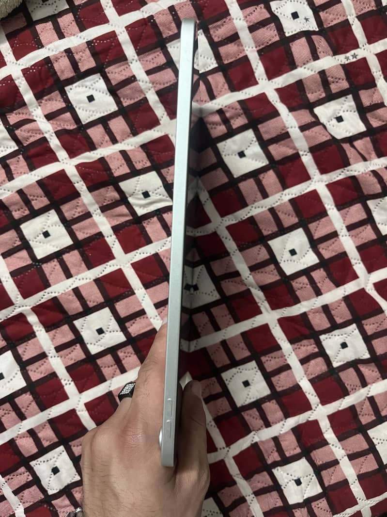 Ipad (A16) 4
