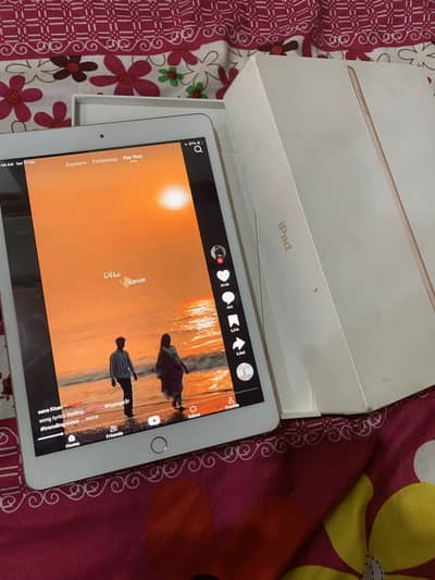 Apple iPad 8th Generation WiFi 32GB Rose Gold - 10/10 Condition