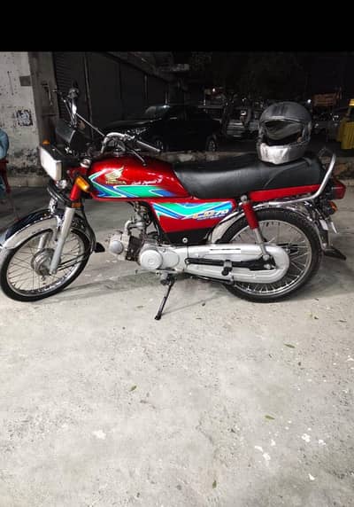 CD 70 bike forsale 18 model 10 /10 engine total genioin