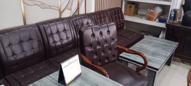 office ka Sara furniture ka pura set hai