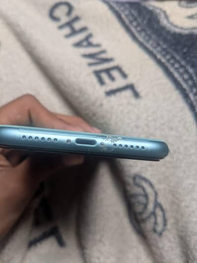 iPhone 11 non pta  like new contact on what s app 03706497596