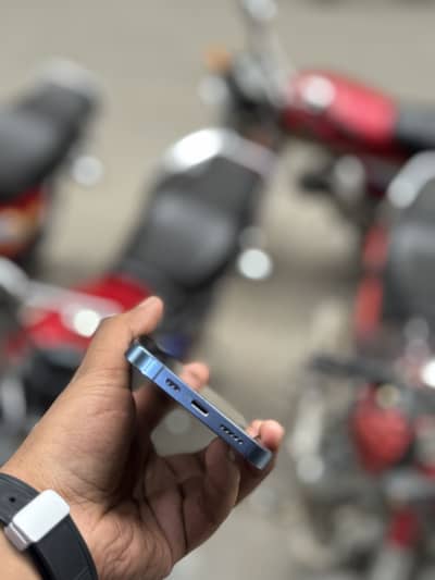 I PHONE 13 pro Factory unlock