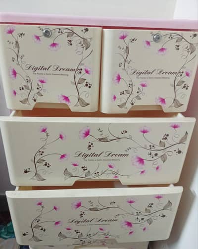 selling this beautiful kids wardrobe