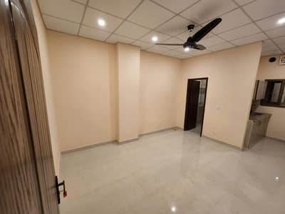 8.5 MARLA COMMERCIAL BUILDING FOR SALE