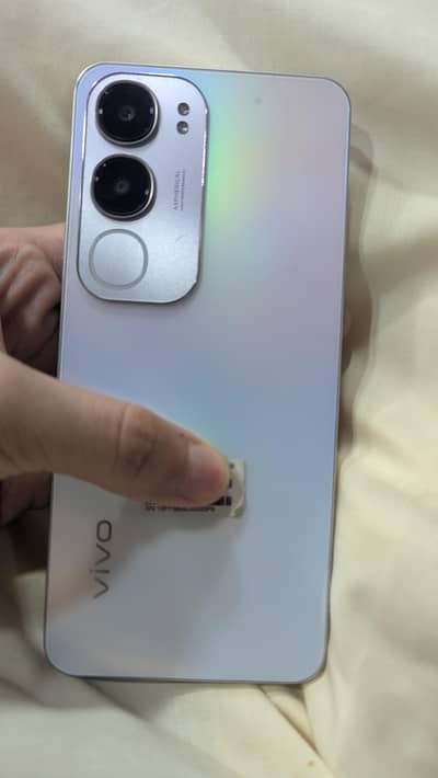 Vivo y19s 6/128 condition 10/9.5 with Box
